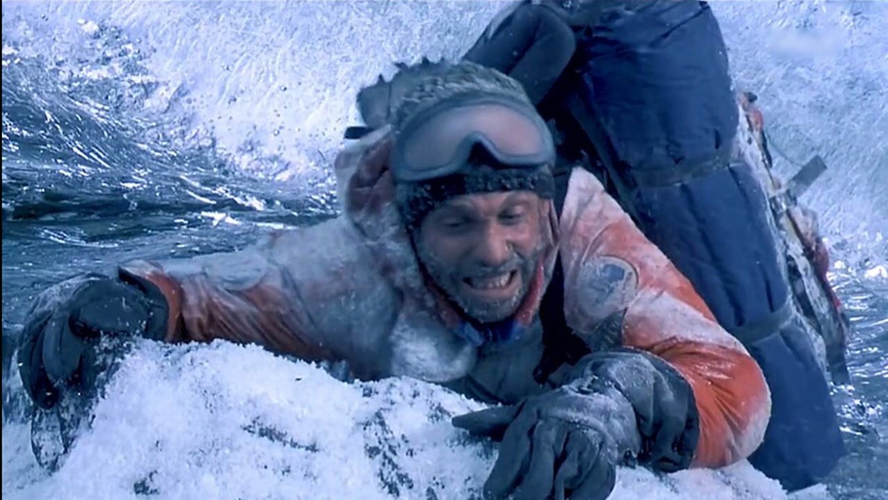 男子意外掉下悬崖,女子为救她差点命丧黄泉,全程紧张!_高清1080p在线