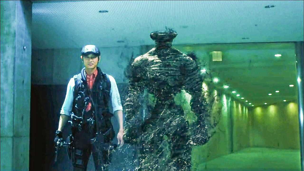 男子是最强的亚人拥有不死之身的超能力能召唤强大的黑色幽灵