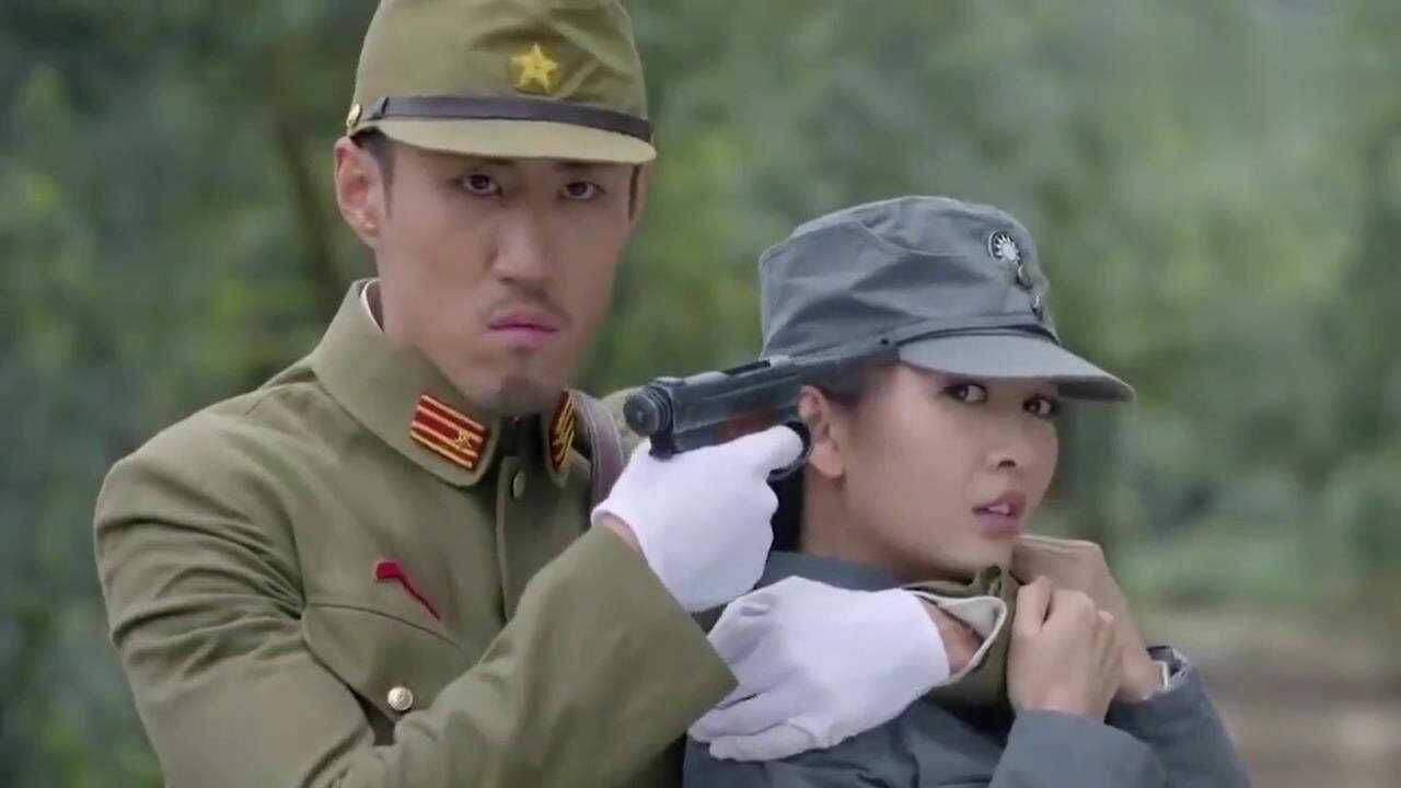 小鬼子活捉国军女战士,谁料国军绑架了将军的未婚妻,碰巧撞一起