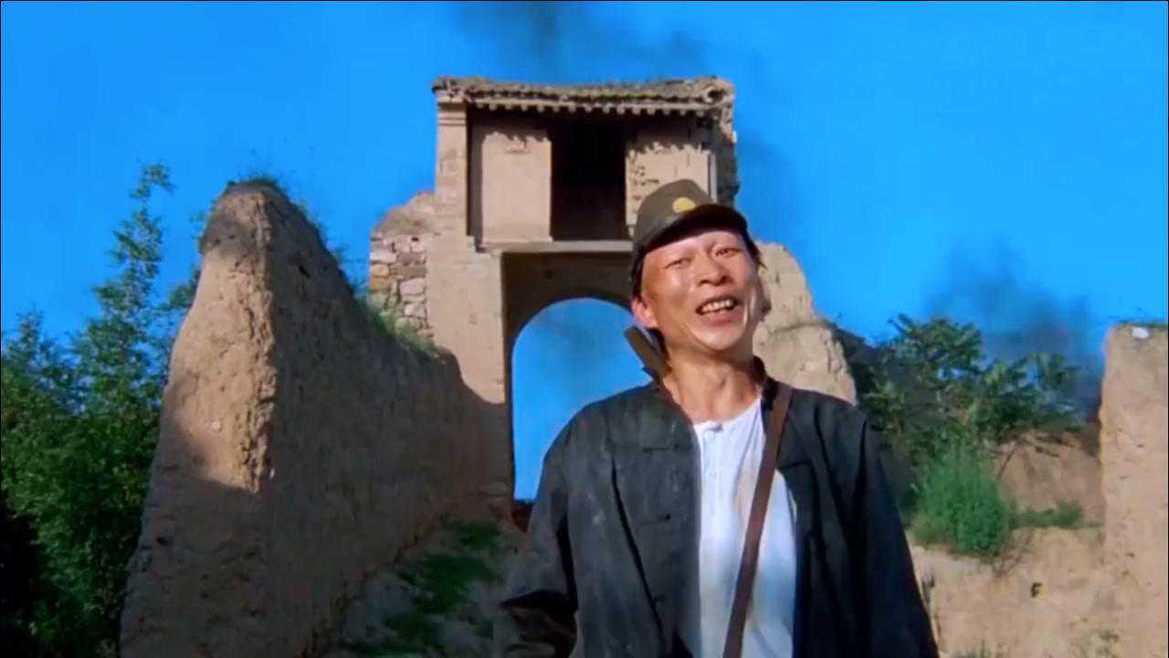 举起手来鬼子骑猪上战场竟还意气风发手下的人都看呆了