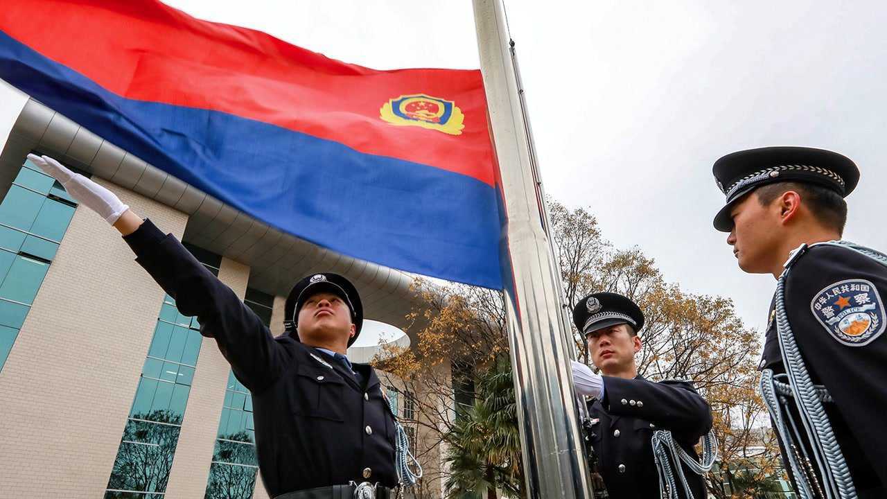 云南省第二监狱首个中国人民警察节升警旗仪式