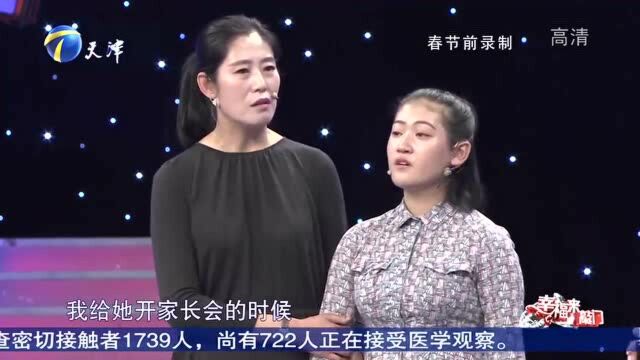 老师收养不幸女孩,工资不够父母常常资助,让她泪洒台上!