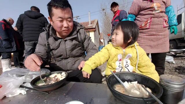 山东诸城大集全羊汤,农民大哥喝五碗,人山人海太挤了