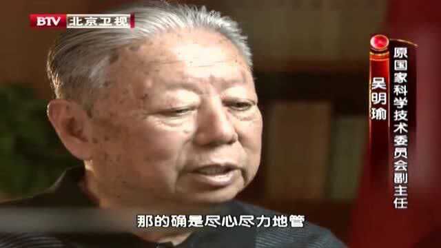 1977年小平同志接见美籍华人科学家邓昌黎,当晚拍板要搞高能加速器