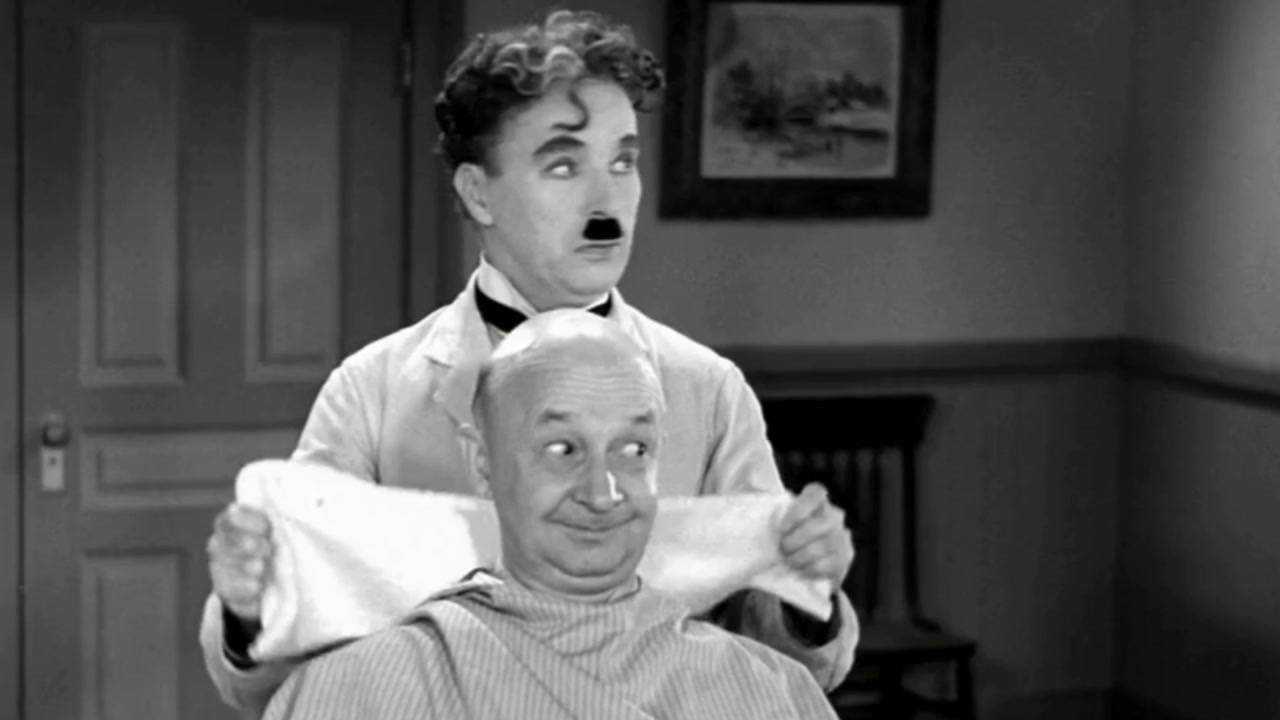 甜蜜开心的理发师:幽默诙谐!卓别林大师主演,喜剧电影《大独裁者》.