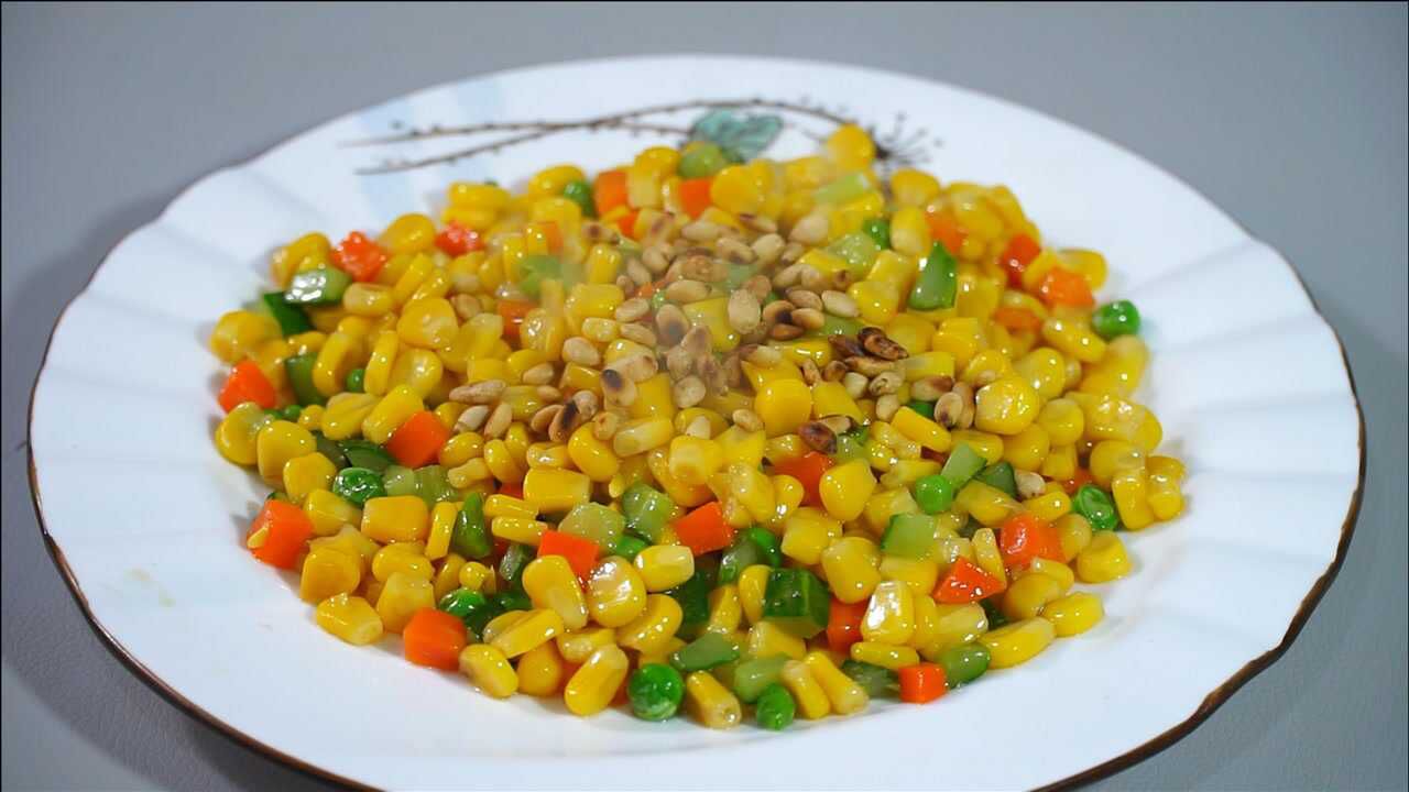 家庭版松仁玉米做法香甜可口粒粒脆嫩年夜饭餐桌必备菜