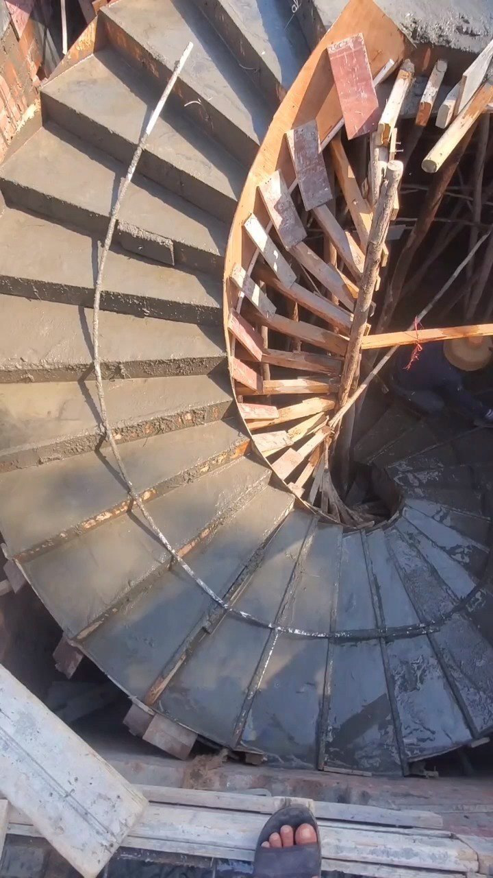 旋转楼梯浇筑完成,真漂亮