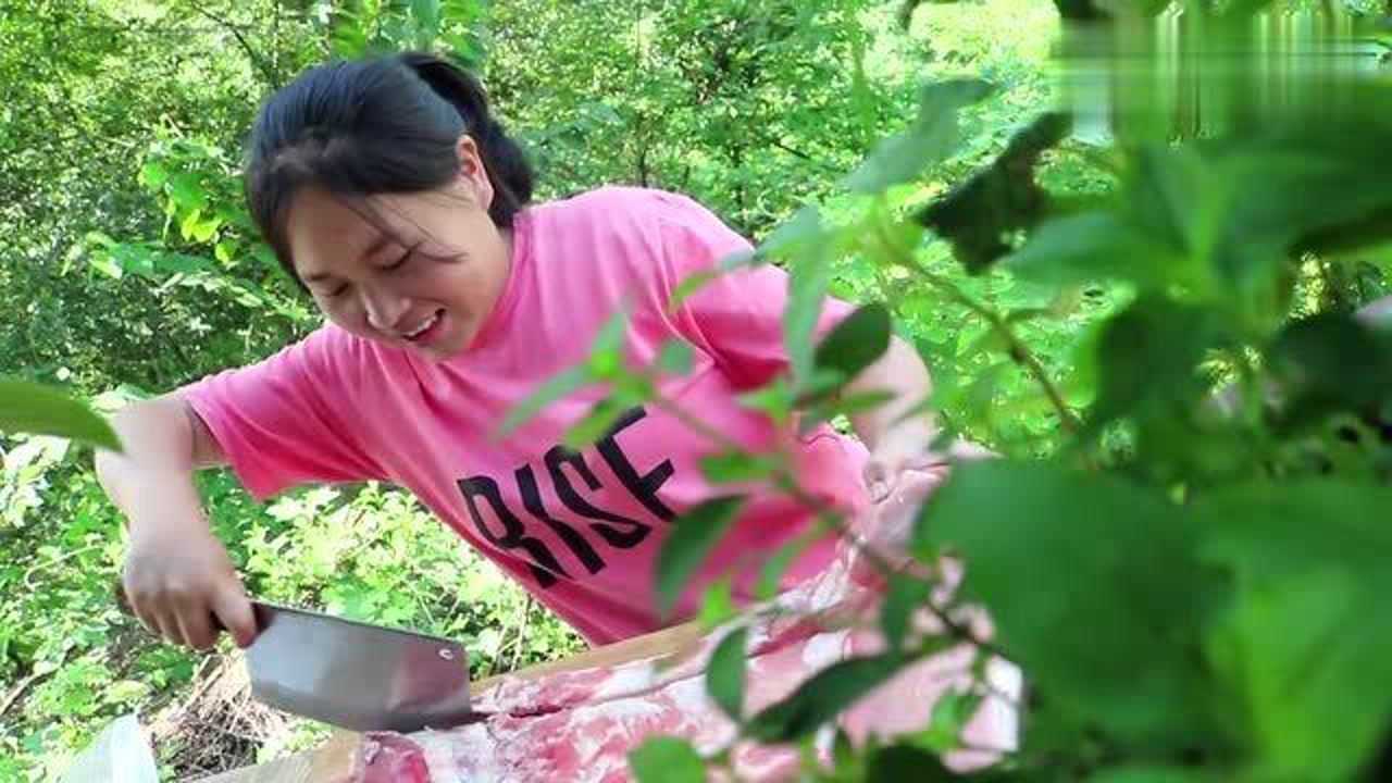 胖妹吃红烧肉图片