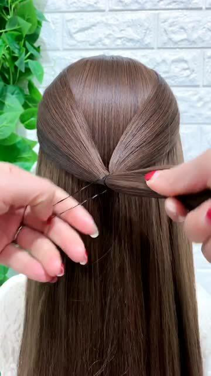 40岁的女人,头发别乱扎,越简单越好看!