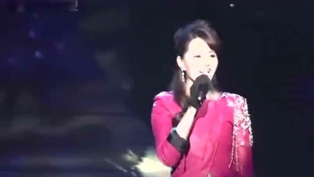 伊能静才是真正甜歌天后,现场演唱一首《萤火虫》,嗓音比杨钰莹还甜