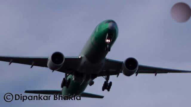 中华航空首架从工银租赁的波音777300ER客机在佩恩机场进行试飞!