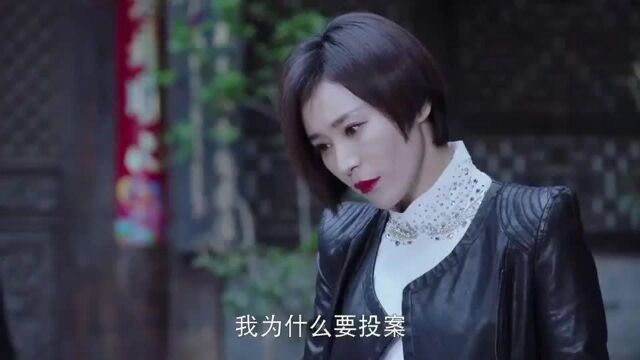 美女,踩脸没事,能不能换个姿势?