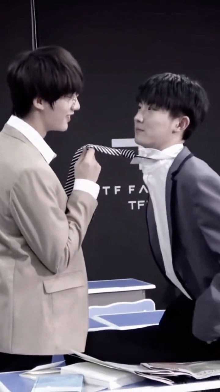 丁程鑫马嘉祺这是我们学校的学霸和校霸