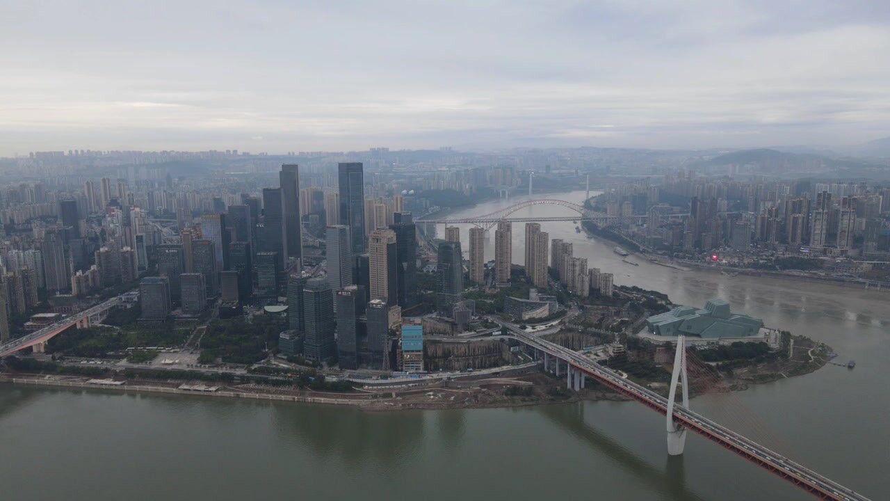 航拍重庆,市中心高楼林立,空中视角更能展现山城山水之美
