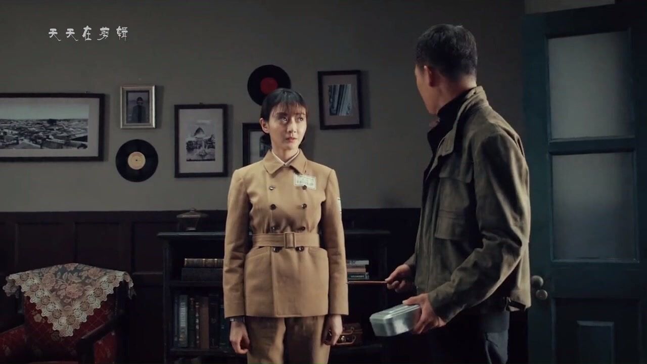 白玲第一次带郑朝阳回寝室,郑朝阳有点被动了#光荣时代