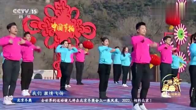 郭峰我们,冬天在户外演唱,寒风呼啸,太敬业了