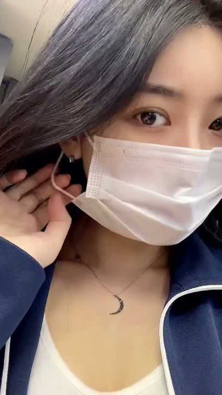 脸小的女生只能这样戴口罩!