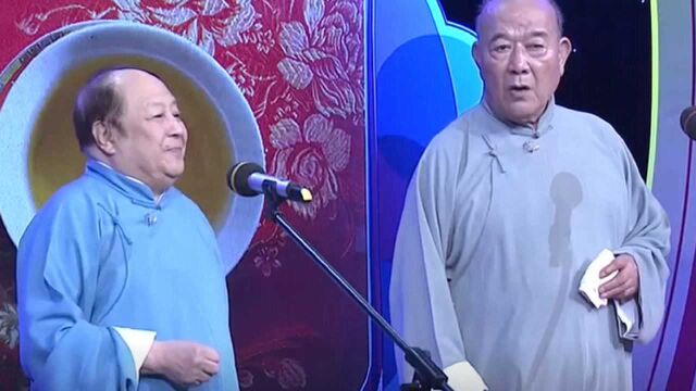 黄铁良不愧是天津相声名家,说相声台风稳健,包袱不断