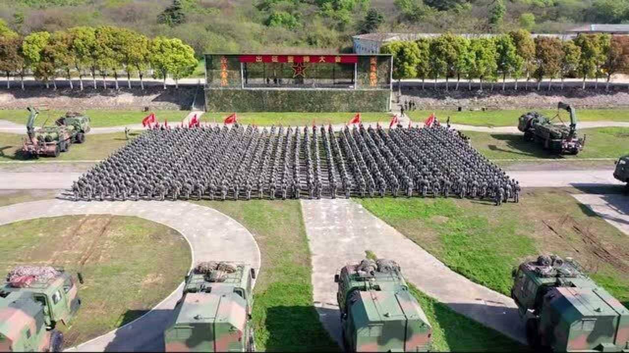 解放军兵力调动东部战区第72集团军某防空旅举行出征誓师大会