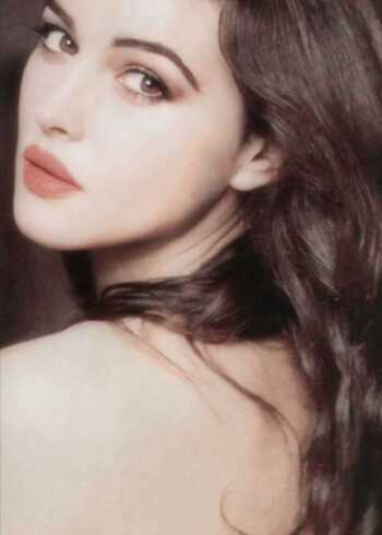 莫妮卡贝鲁奇谁年轻时还不是个地球球花岁月从不败美人