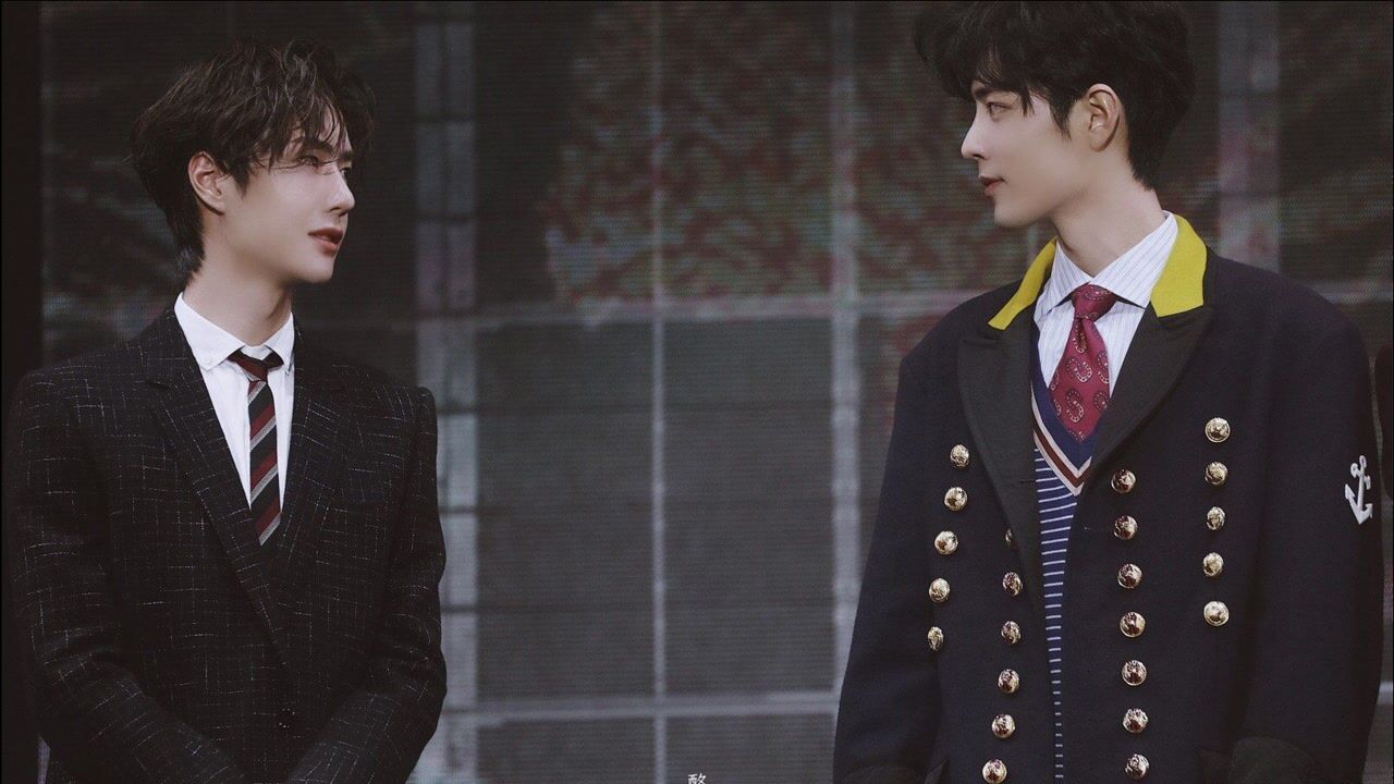 肖战带病上演唱会,王一博出场就来深情对视,全场迷妹疯狂了!