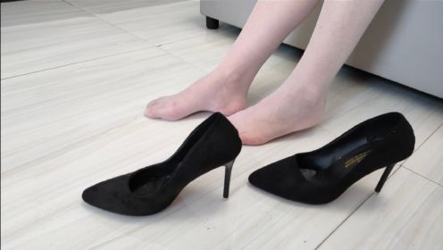 打工妹网购10cm黑色高跟鞋，迫不及待上脚试穿，性感不失优雅！