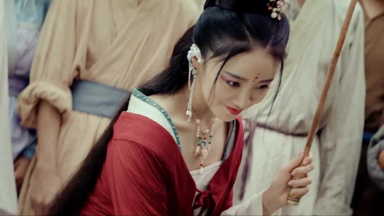 大梦聊斋-01,婴宁出门买菜引众人围观,老大爷看了直接吐血,这也太漂亮