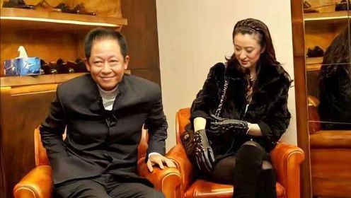 王志文谈老婆儿子：小8岁娇妻年轻貌美有气质，难怪看不上江珊