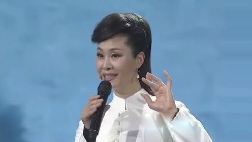 于文华、张亚梁演唱评剧戏歌《刘巧儿》选段，唱腔优美，别致好听