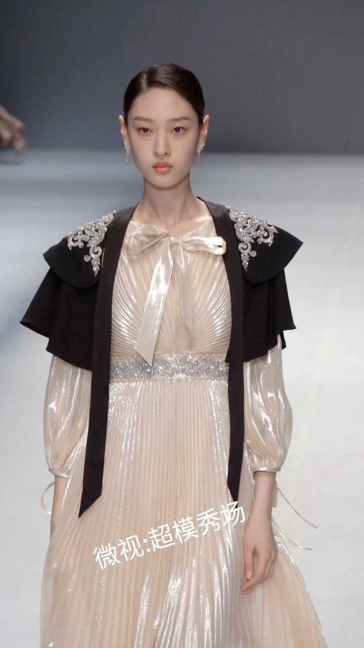 气质超模时装周走秀