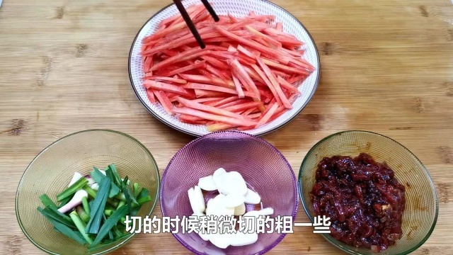 胡萝卜丝炒牛肉 家常小炒 肉嫩鲜香