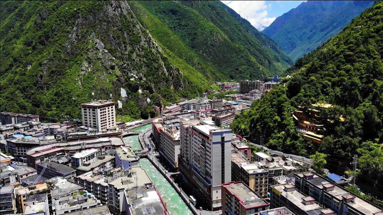 这就是康定溜溜的城，航拍甘孜州府康定市，跑马山下折多河畔的一座山城，川西自驾游_高清1080P在线观看平台_腾讯视频