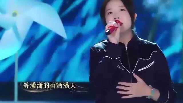 经典民谣歌曲!叶蓓演唱《白衣飘飘的年代》,带你重回青春!