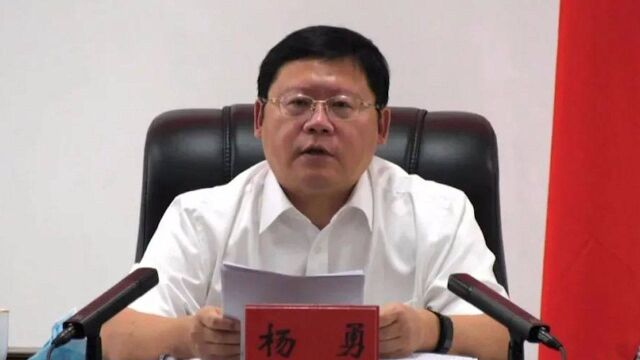 获“全国优秀县委书记”称号2个多月后,他拟任市委副书记