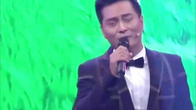 再现经典歌曲《草原的月亮》来自云飞单曲循环再次演唱天籁般的嗓音草原的歌声旋律太好听啦