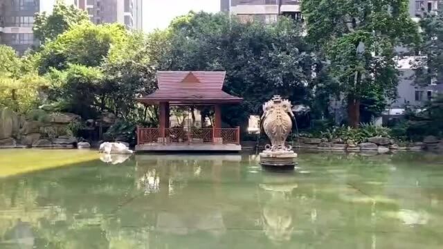 绿树成荫水晶湾,亭台水榭匿其间.若是余生少挂牵,小筑怡情不慕仙.~2021国庆小记