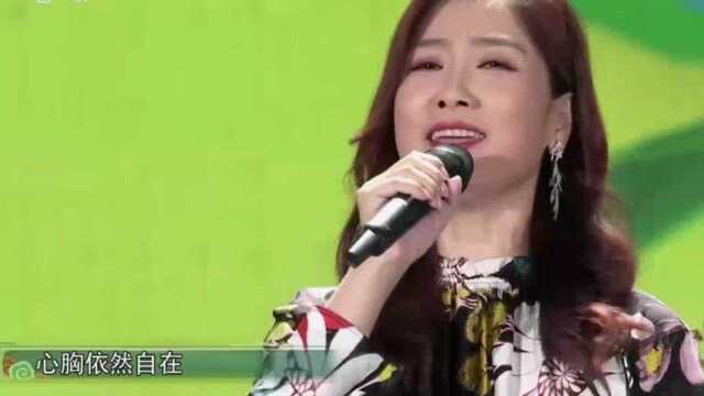 凤凰传奇激情演唱《我从草原来》全场掌声经久不息!