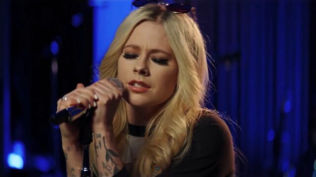 艾薇儿Avril Lavigne  Head Above Water,叛逆女神涅槃归来!!!