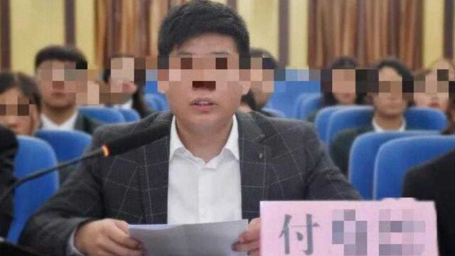 “我想独自看大长腿”郑州一高校已婚教师骚扰女学生,言辞太露骨