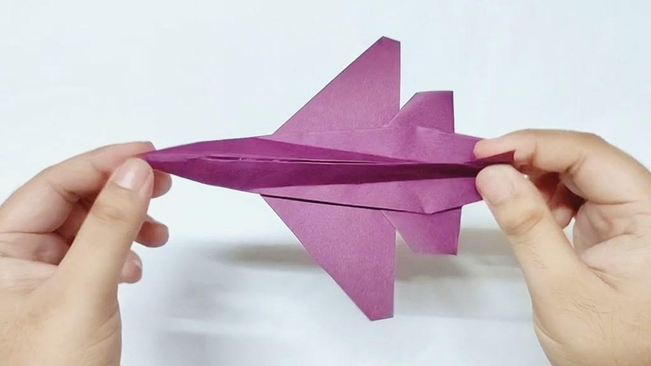 手工折纸作品一架漂亮的f16战斗机模型