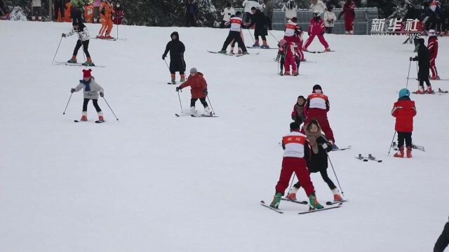 冰雪运动让重庆冷水镇冬天“热”起来