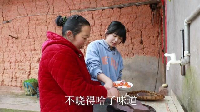 王幺爷去村上开会,思雨和妈妈做好吃的,烟熏的蛋黄猪肝你吃过没