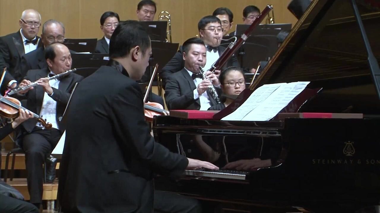 钢琴协奏曲《长征》第一乐章作曲:麻书豪罗怡林钢琴:辛欣指挥:梅笃信