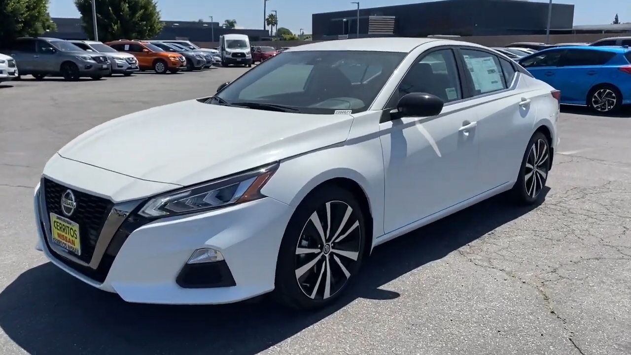 新车展示,实拍2022款日产天籁,颜值高空间大,买不买自己考虑_腾讯视频