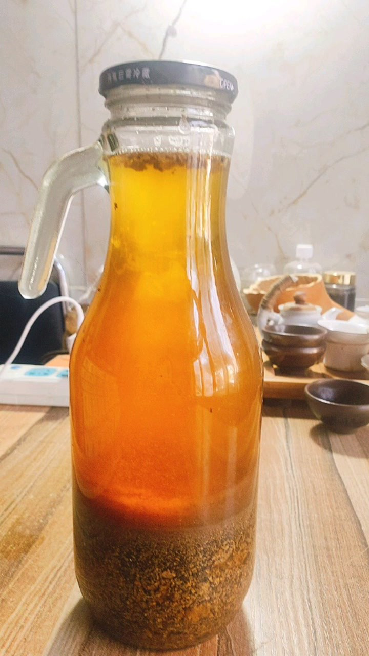 蜂胶的颜色纯天然原蜂胶泡酒怎么做如何泡蜂胶 50度的酒浸泡蜂胶的