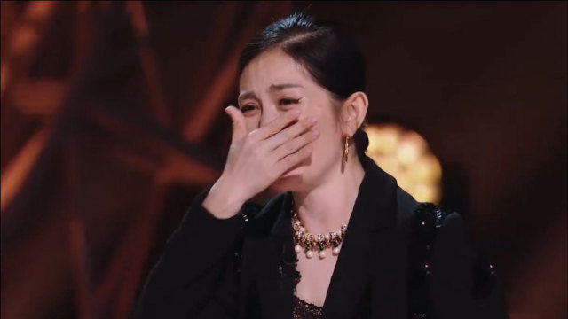 甜蜜感谢张杰照顾女儿,那英等姐姐唱歌送祝福