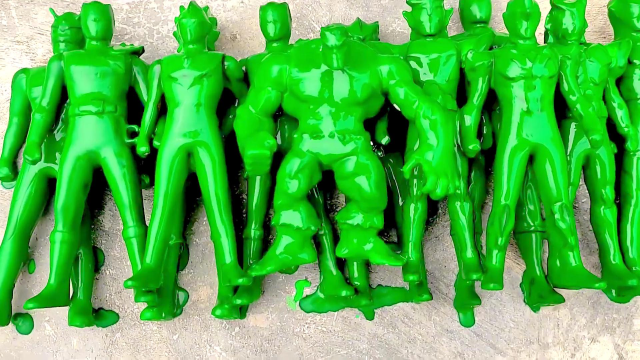 奥特曼像树叶一样,被变成了绿色,用什么方法能把他变回来!