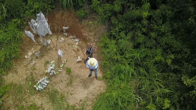 地师舒照勋湖南怀化讲解自己作品《上山虎》