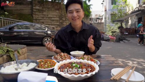 重庆“要自己扛着桌子”跑来跑去的小菜馆，20多年只炒几个菜