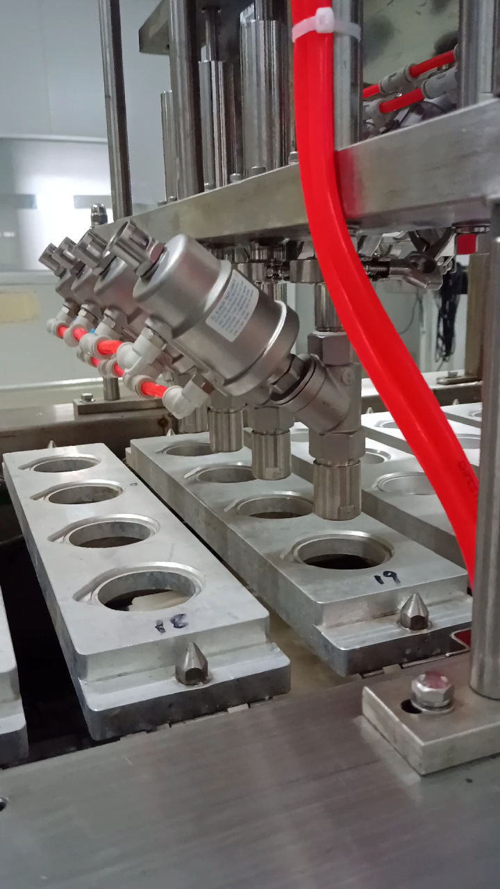 铝箔圆盒宠物食品灌装封口机～定量肉泥膏体灌装机设备 宠物罐头系列